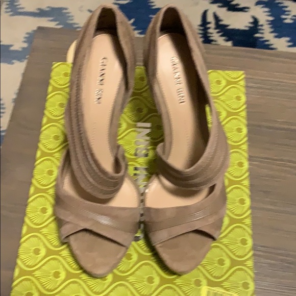 Heels size 8 - Picture 3 of 5